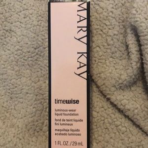 Mary Kay time wise foundation luminous wear